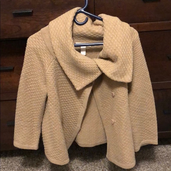 Banana Republic Sweaters - Banana Republic beautiful hidden button sweater